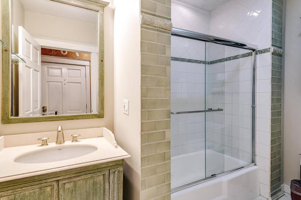 דירות שיקגו Historic And Unique Brownstone In Gold Coast - Downtown - 3 מראה חיצוני תמונה