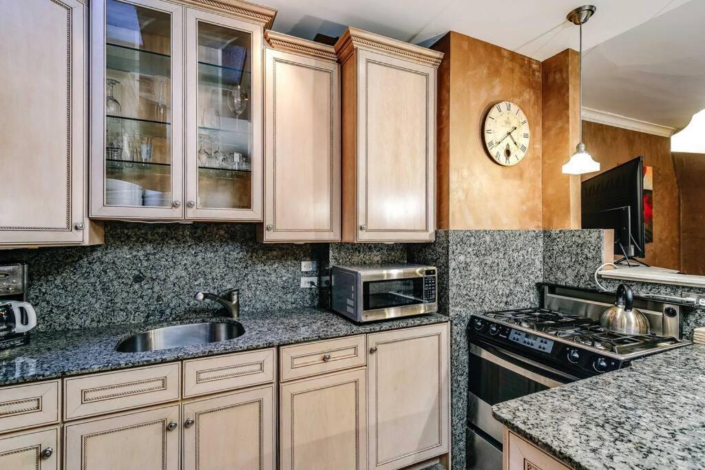 דירות שיקגו Historic And Unique Brownstone In Gold Coast - Downtown - 3 מראה חיצוני תמונה