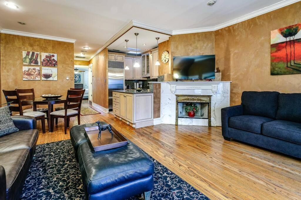 דירות שיקגו Historic And Unique Brownstone In Gold Coast - Downtown - 3 מראה חיצוני תמונה