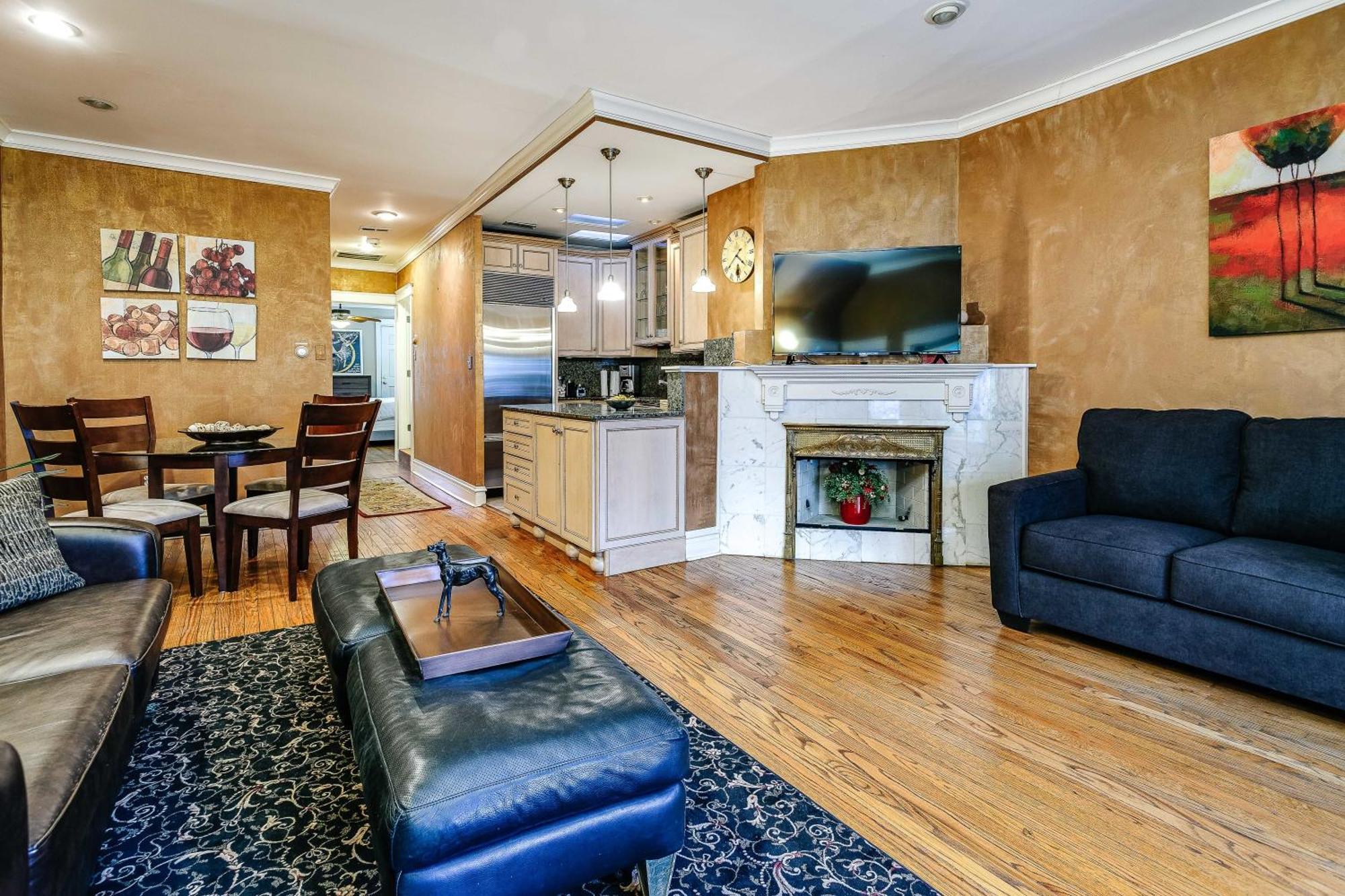 דירות שיקגו Historic And Unique Brownstone In Gold Coast - Downtown - 3 מראה חיצוני תמונה